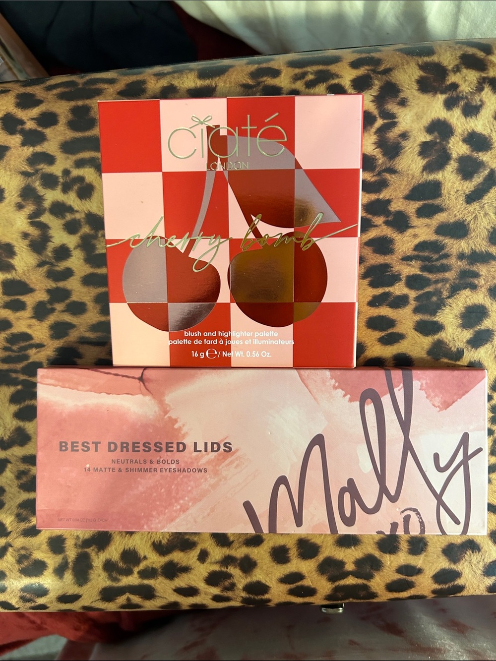 Two piece 1 eyeshadow palette and 1 blush highlighter palette